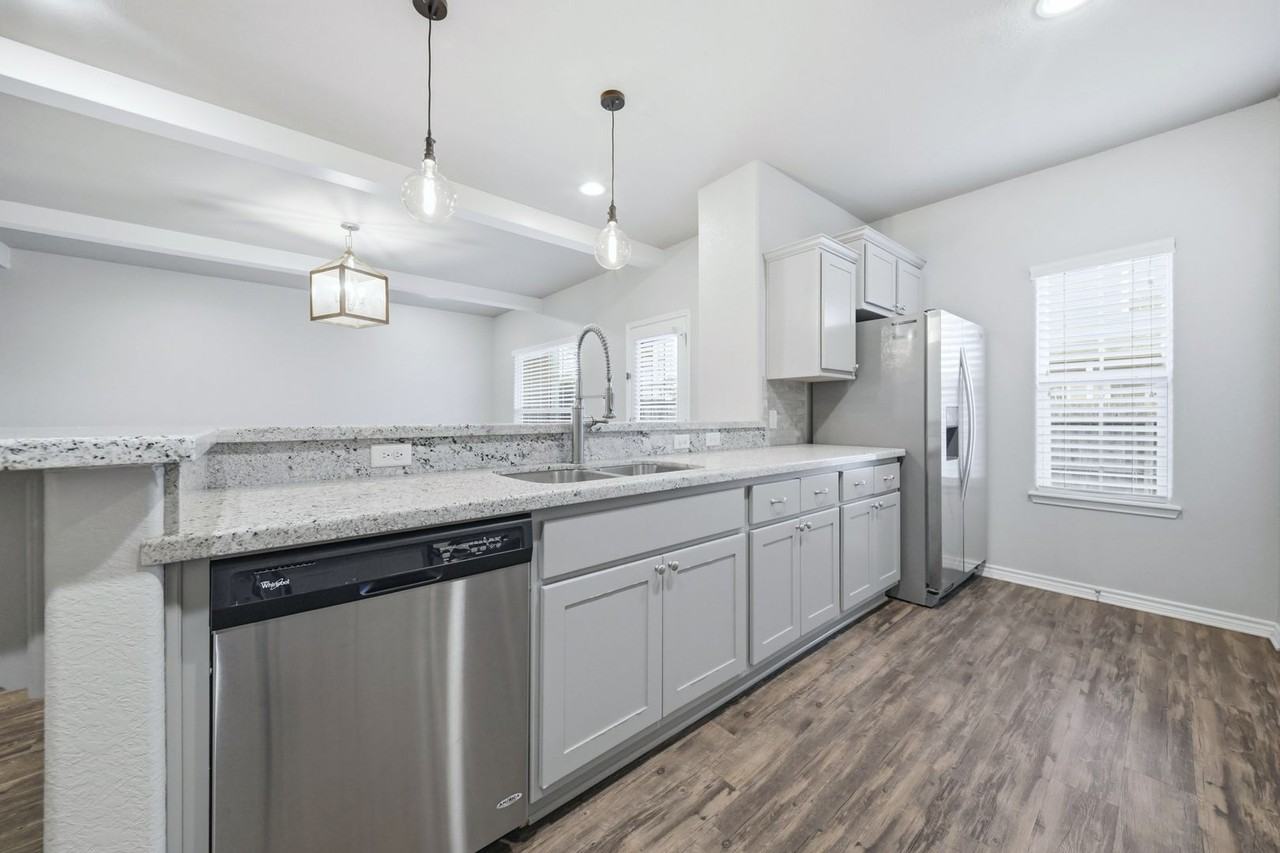3414 Summerway Dr - Photo 6 of 32