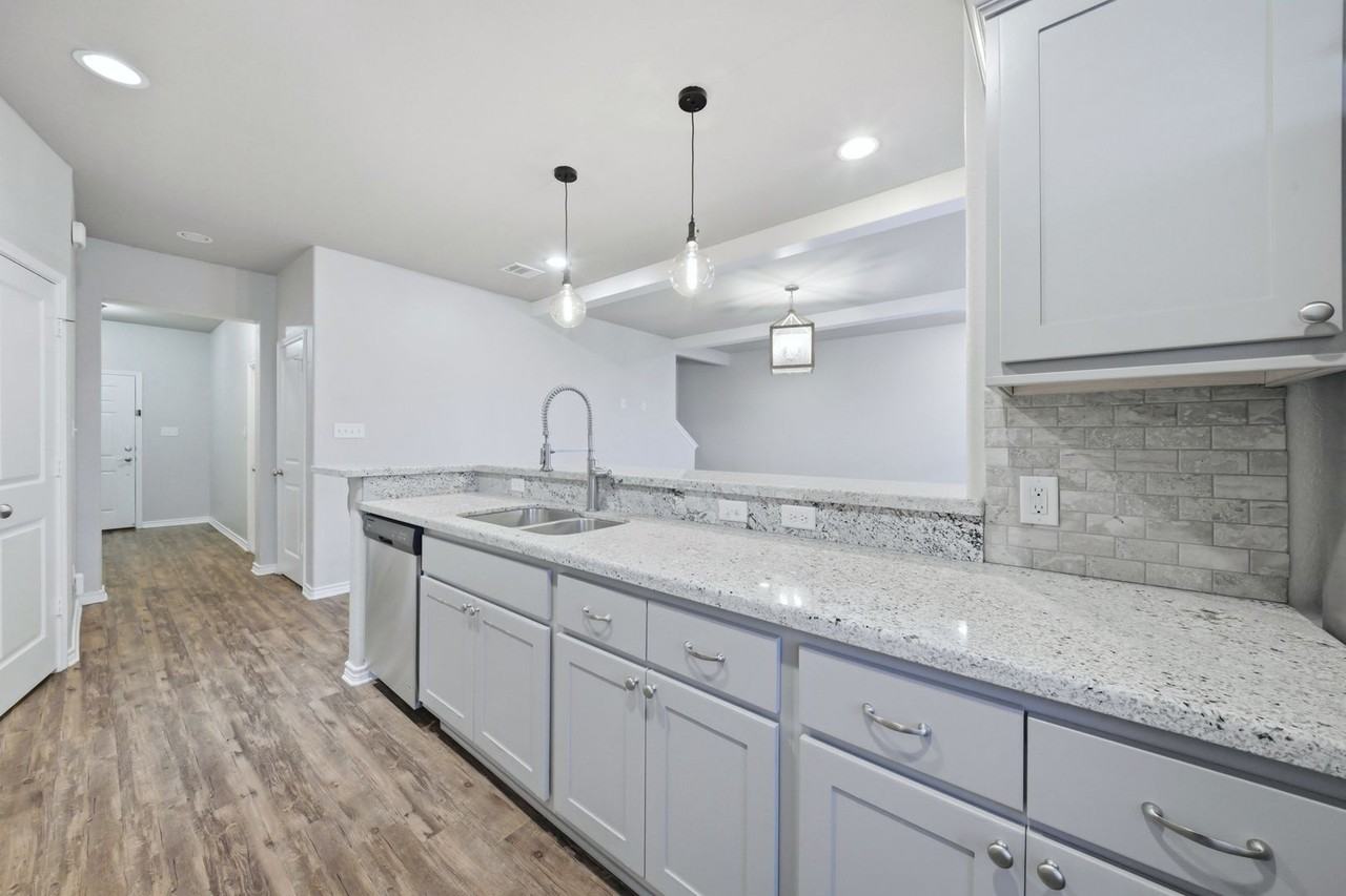3414 Summerway Dr - Photo 7 of 32