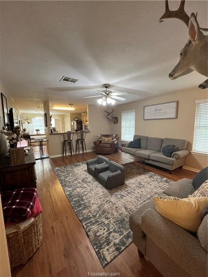 11347 N Dowling Rd - Photo 3 of 16