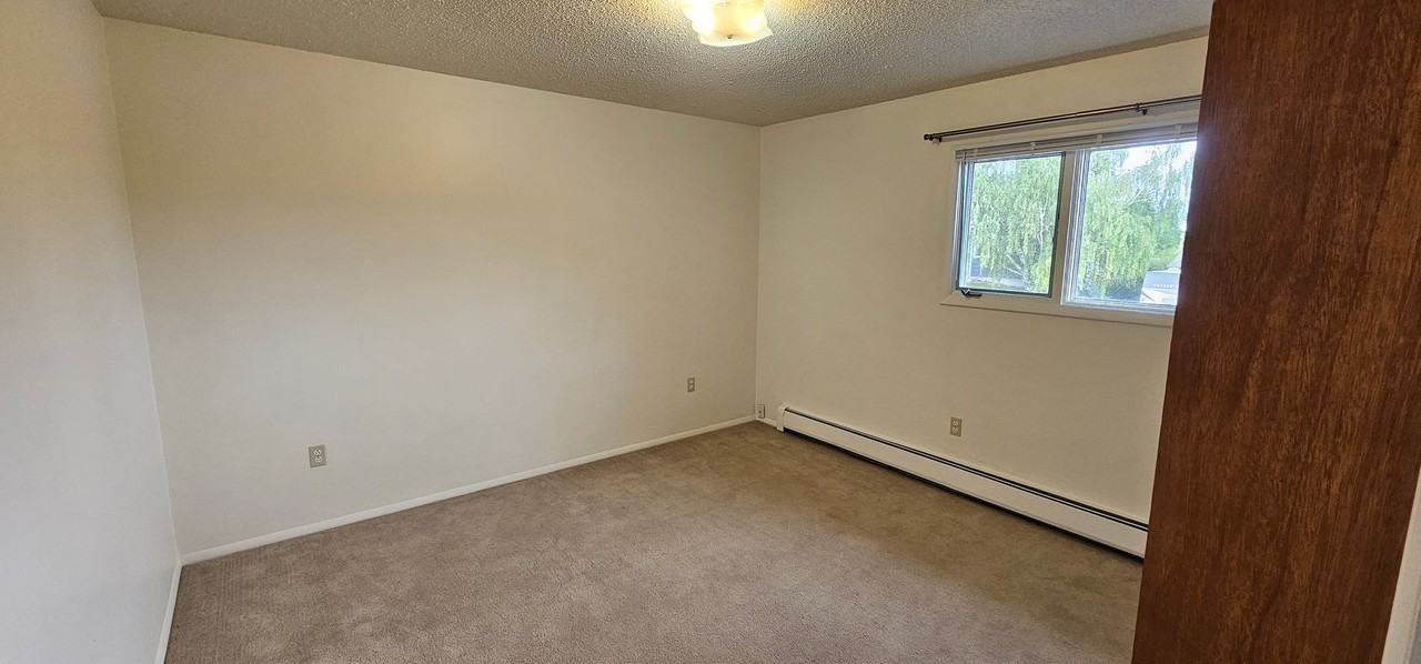 1434 Ash Dr - Photo 4 of 34