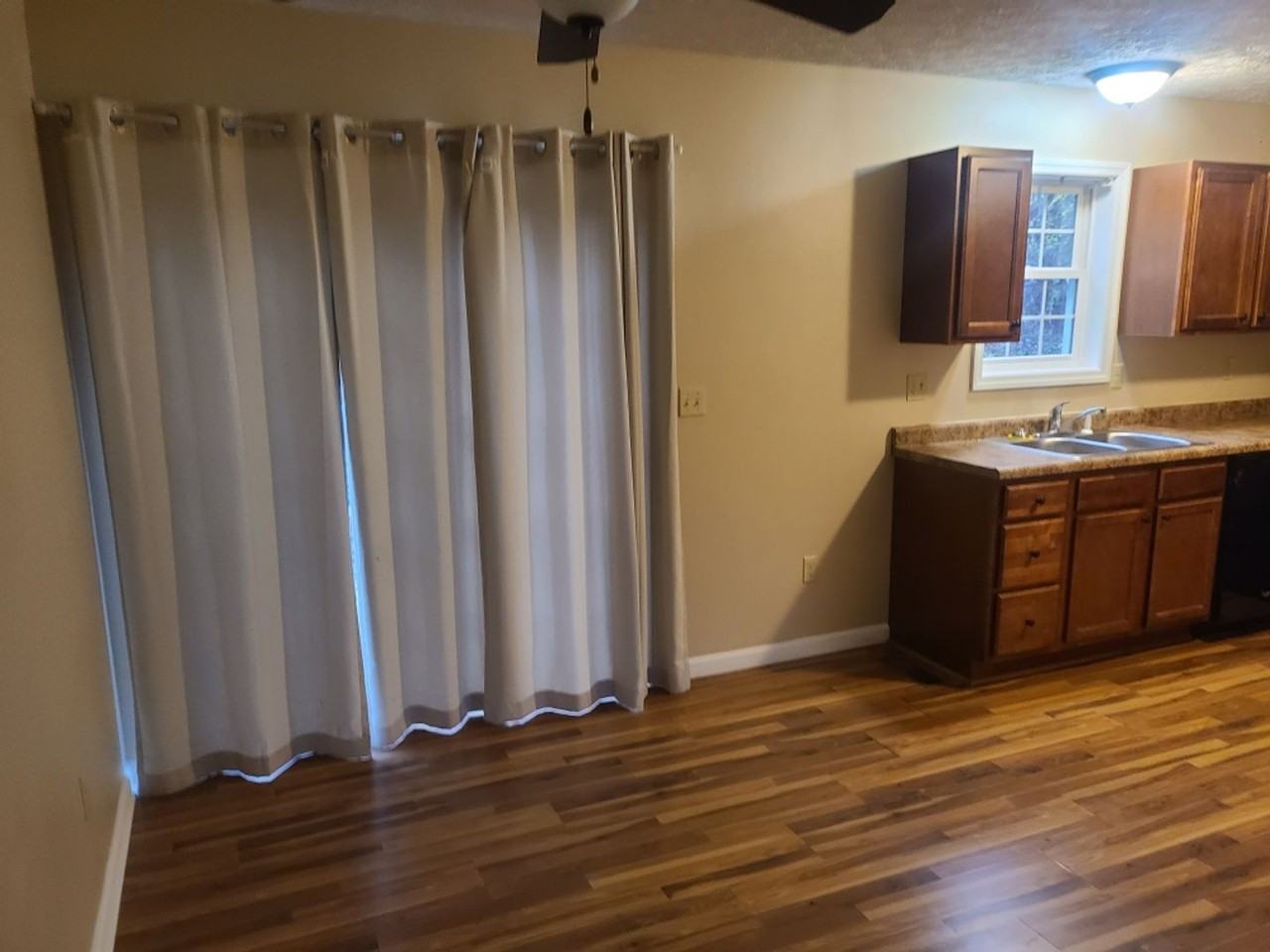 1067 Hartman Dr - Photo 2 of 18