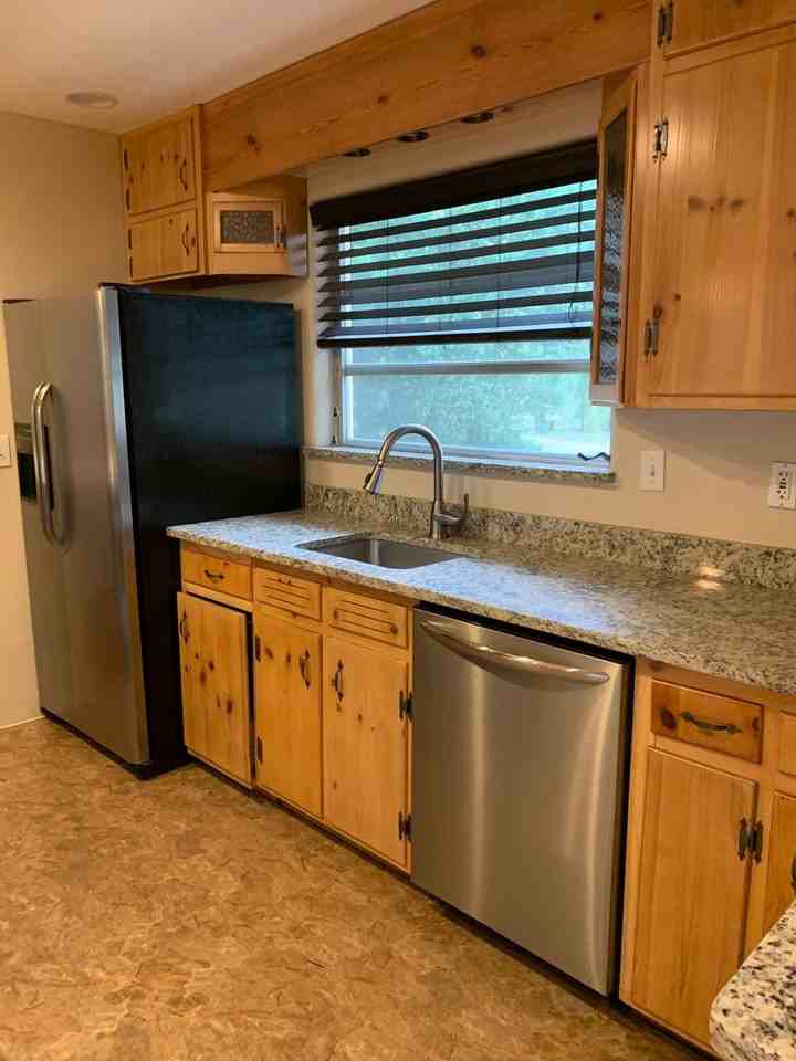 1121 Cedar St - Photo 4 of 23
