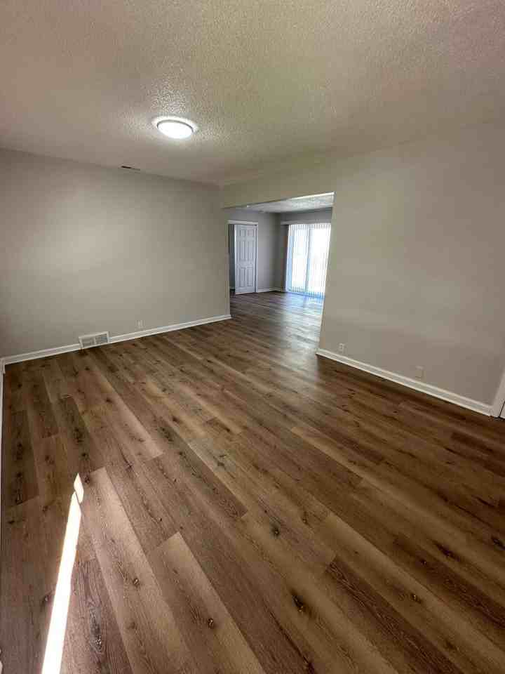11225 Corrington Ave - Photo 2 of 11