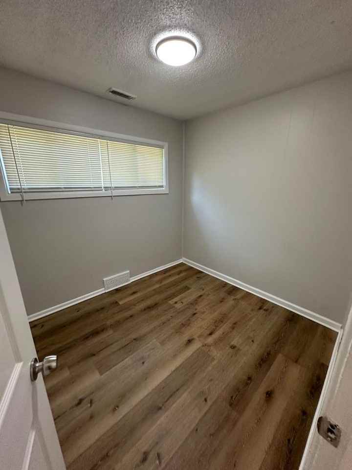 11225 Corrington Ave - Photo 5 of 11