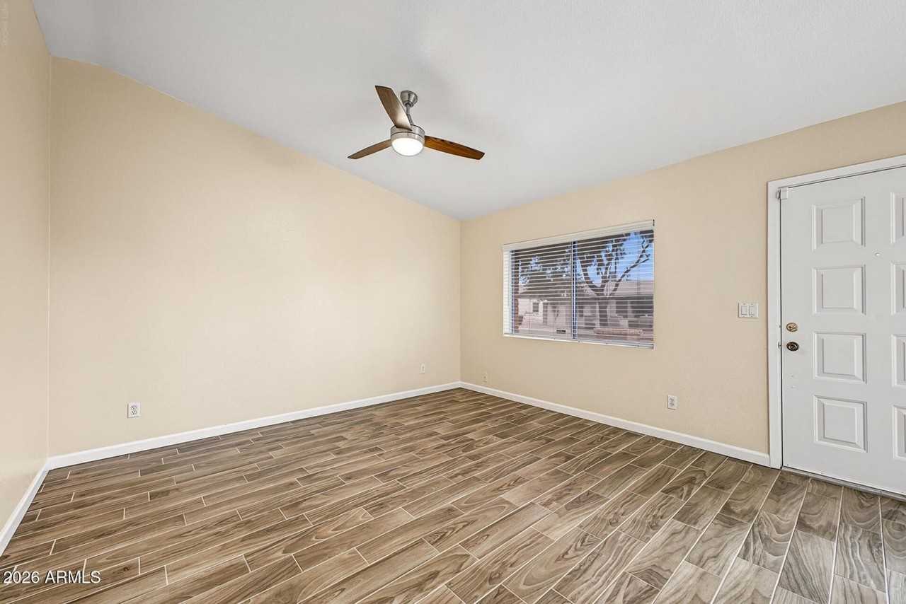 3330 S Parkside Dr - Photo 3 of 23