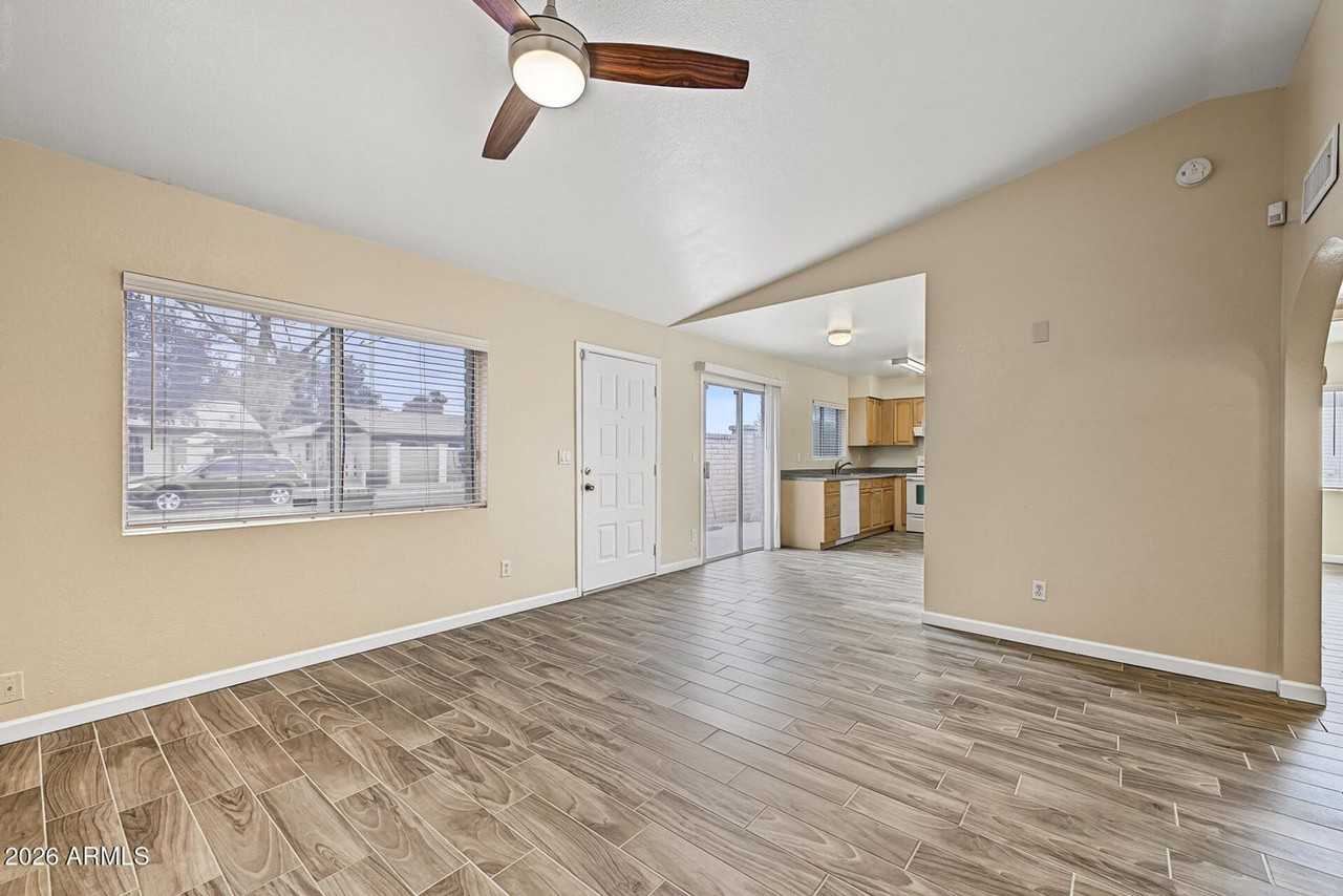 3330 S Parkside Dr - Photo 4 of 23
