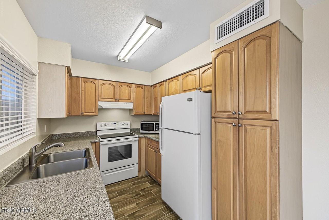 3330 S Parkside Dr - Photo 6 of 23