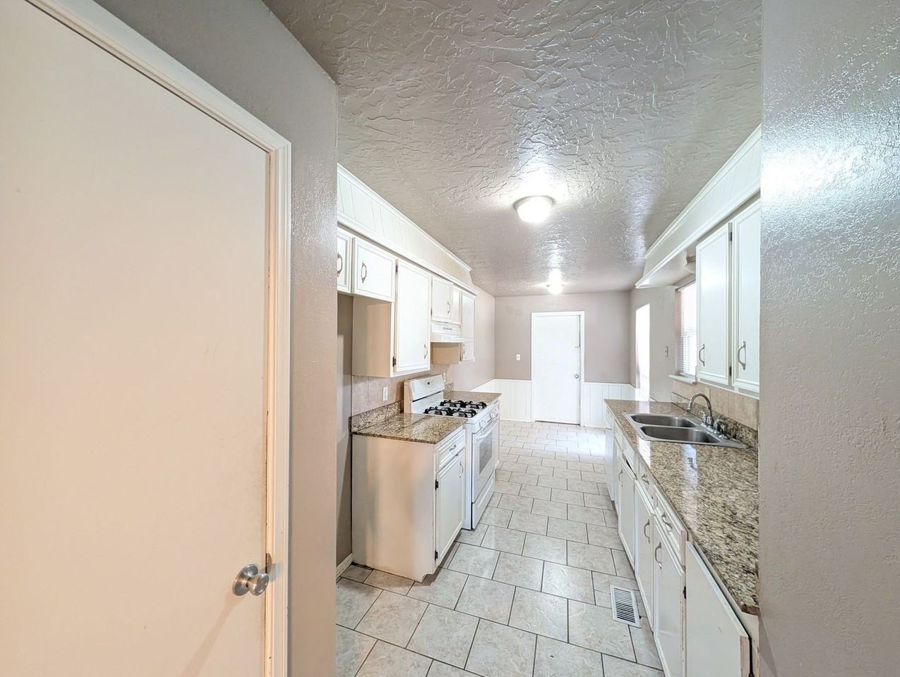 8115 E 65th Pl - Photo 4 of 12