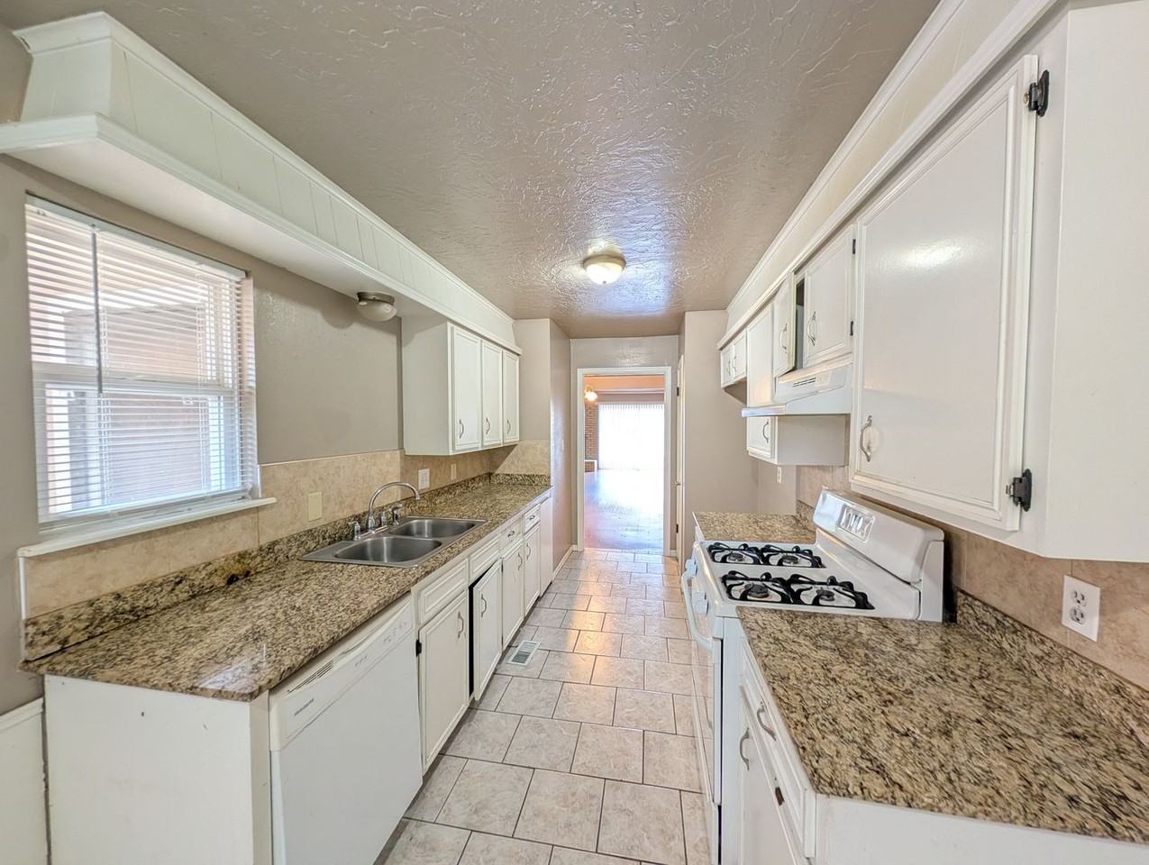 8115 E 65th Pl - Photo 5 of 12