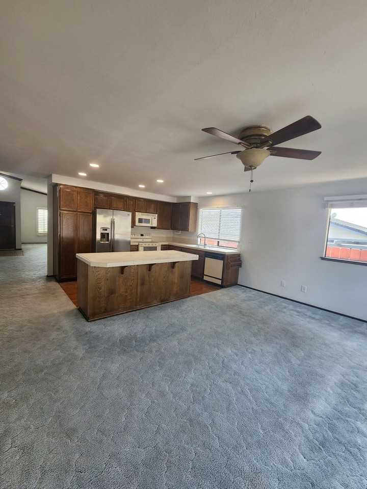 212 Highland Dr - Photo 4 of 19
