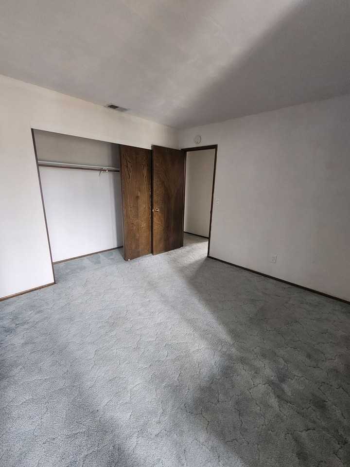 212 Highland Dr - Photo 7 of 19