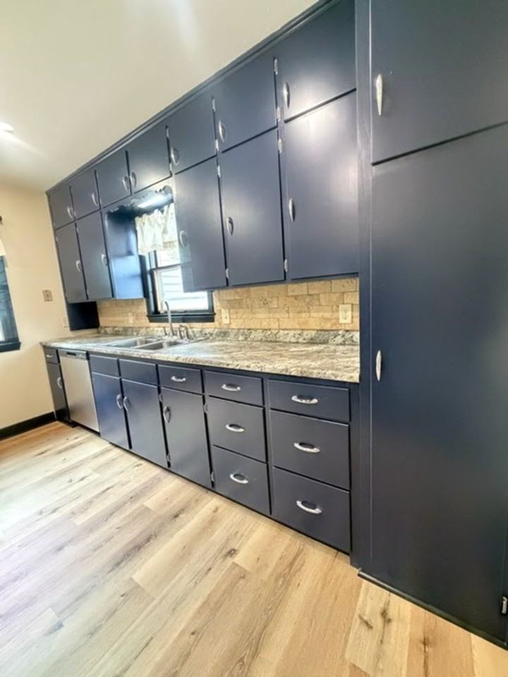 2305 Eddy Ln - Photo 3 of 18