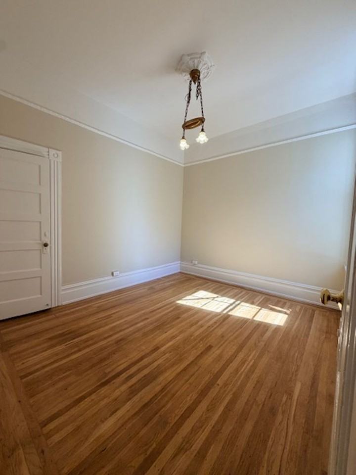 1185 Oak St - Photo 2 of 11
