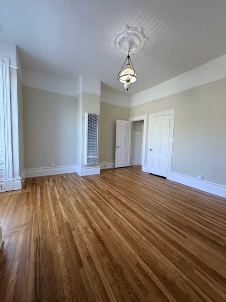 1185 Oak St - Photo 3 of 11