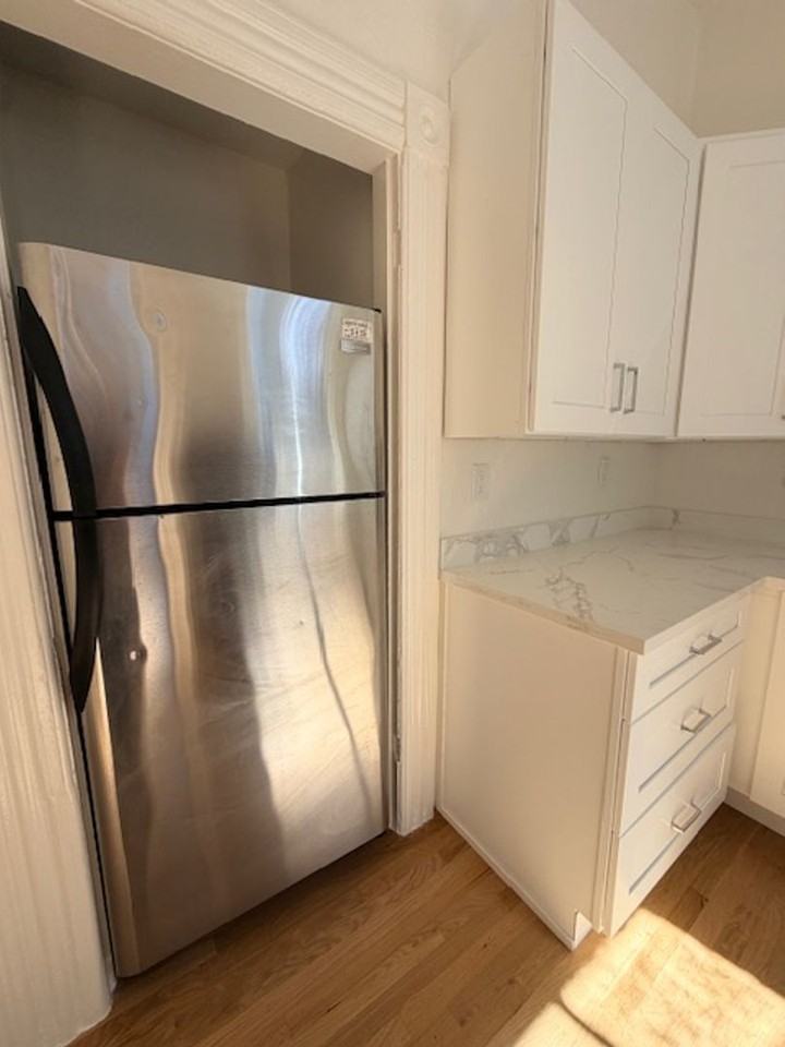 1185 Oak St - Photo 5 of 11