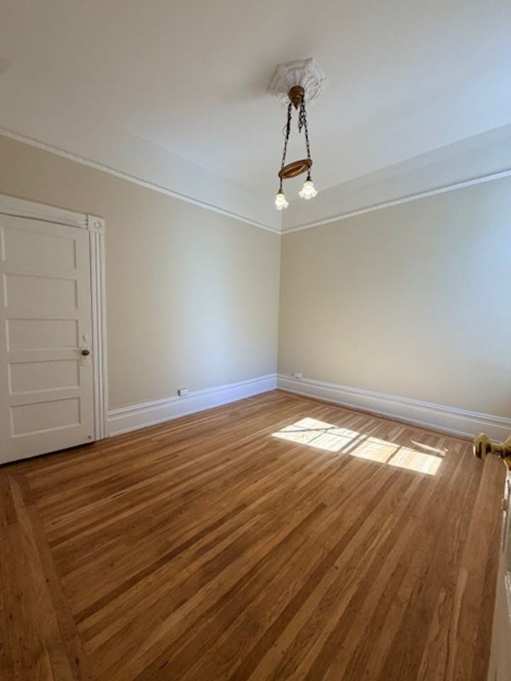 1185 Oak St - Photo 6 of 11