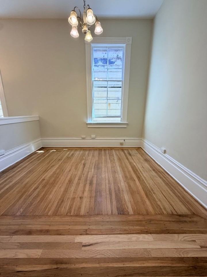 1185 Oak St - Photo 7 of 11