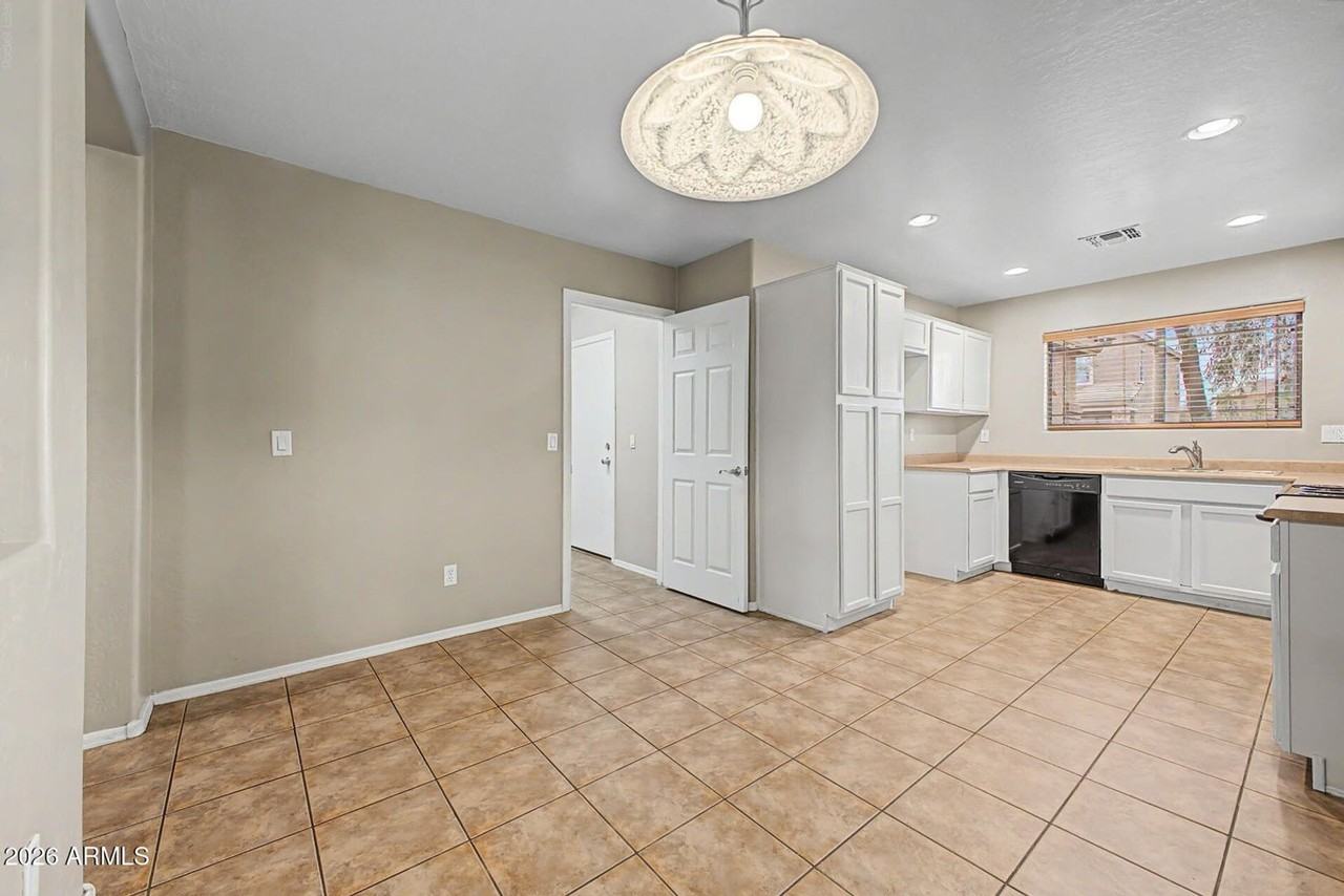 17 W Desert Vista Trl - Photo 6 of 16