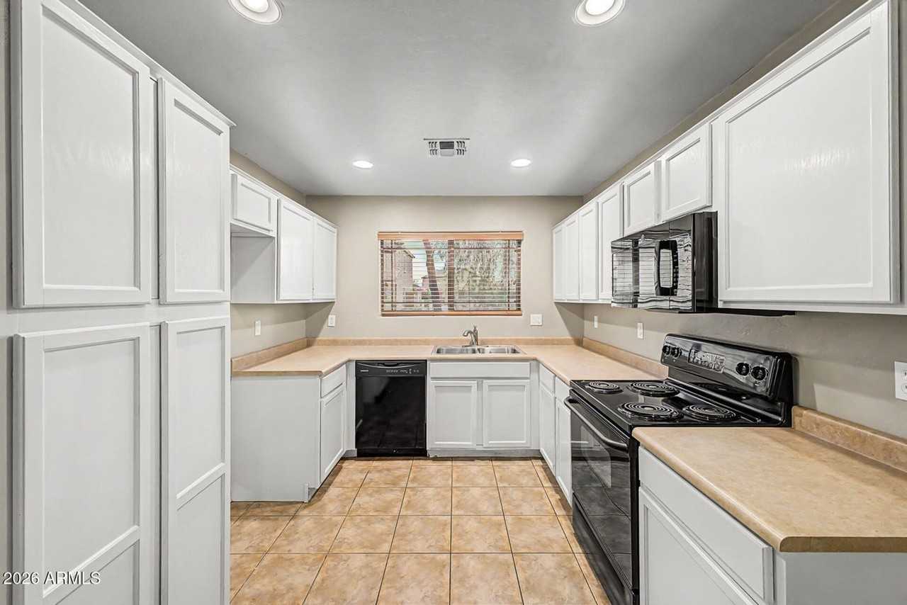 17 W Desert Vista Trl - Photo 7 of 16