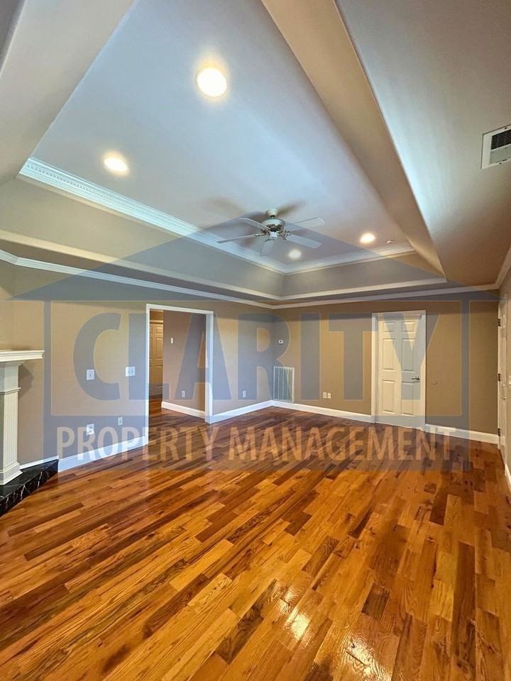 220 Golf Crest Ln - Photo 7 of 21