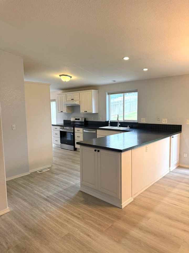8800 8800 Arrowhead Ave. * - 8800 Arrowhead Ave. * - Photo 4 of 26