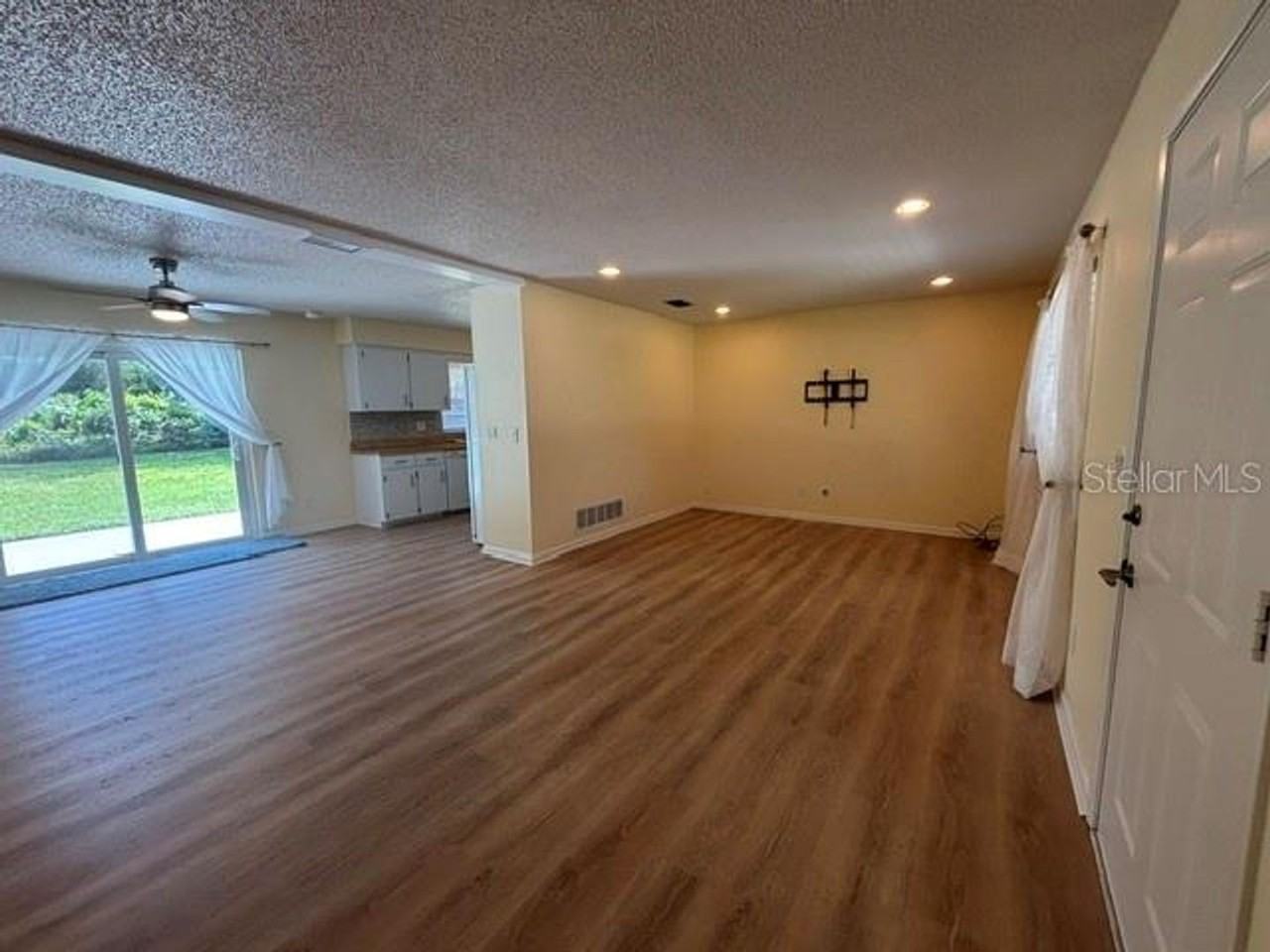115 Forsythe Ln - Photo 3 of 7