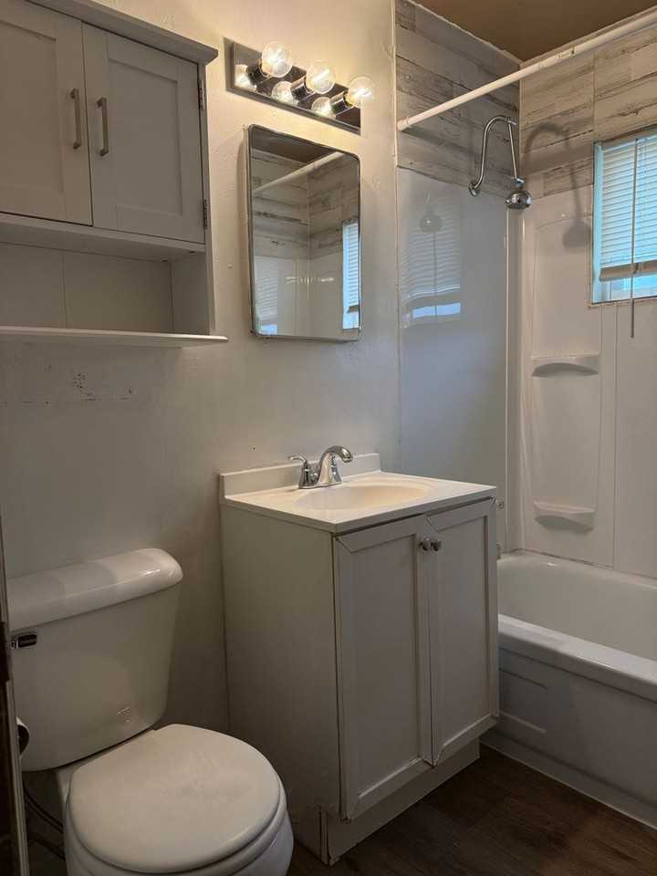 435 S Elm St - Photo 7 of 13