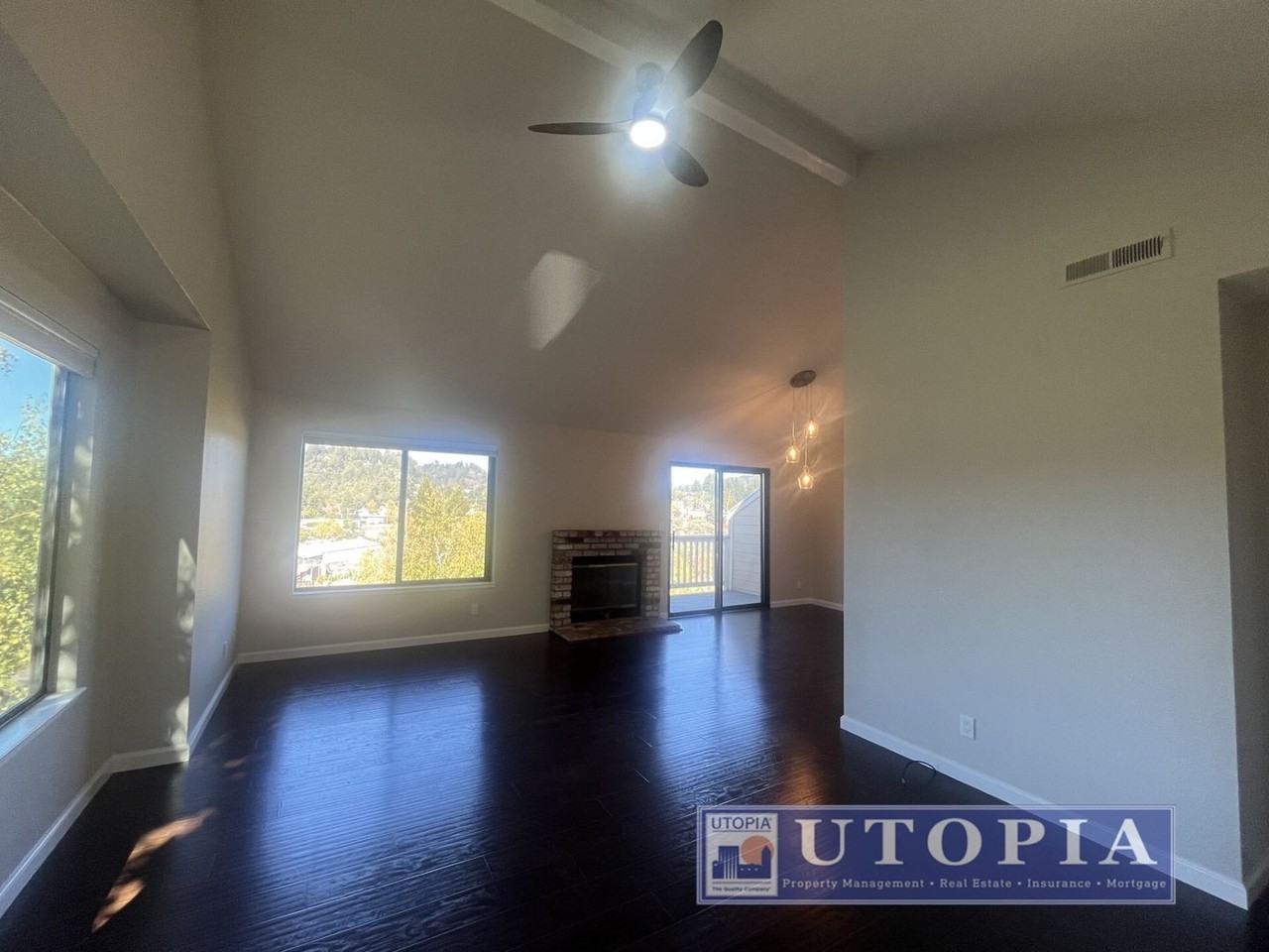 23 Carriage Ln - Photo 4 of 33