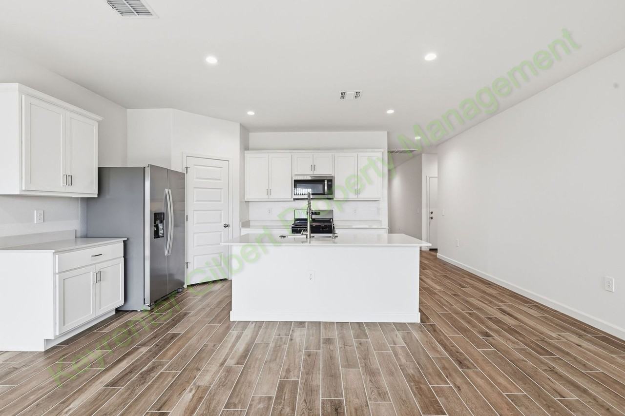 2925 W Simone Ave - Photo 5 of 35
