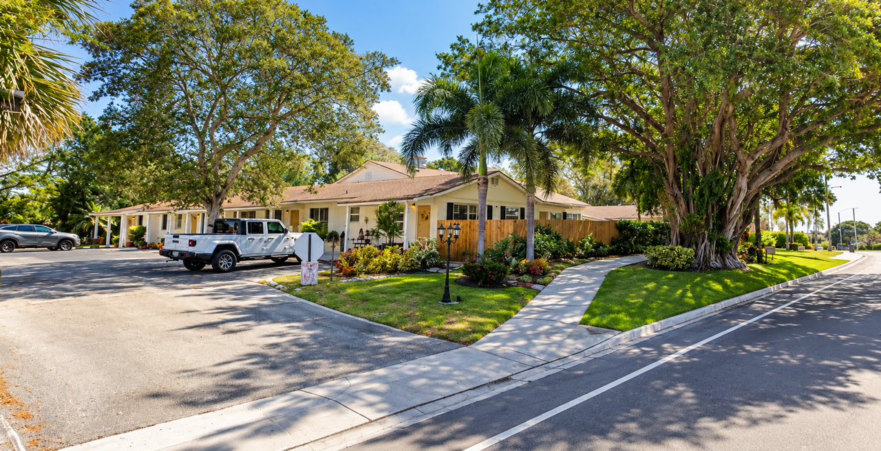 325 NW Spanish River Blvd Boca Raton, FL 33431 - Photo 6 of 25