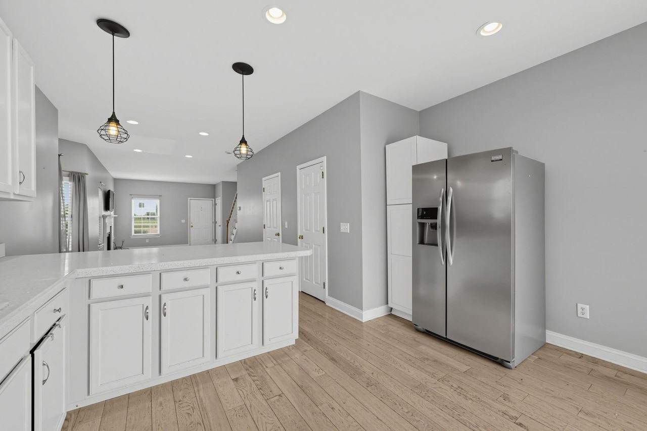 445 Spring Mill Ave - Photo 3 of 30