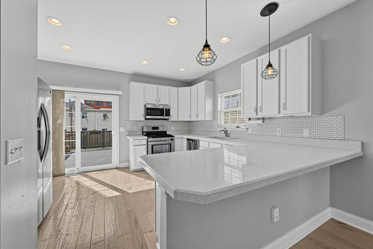 445 Spring Mill Ave - Photo 6 of 30
