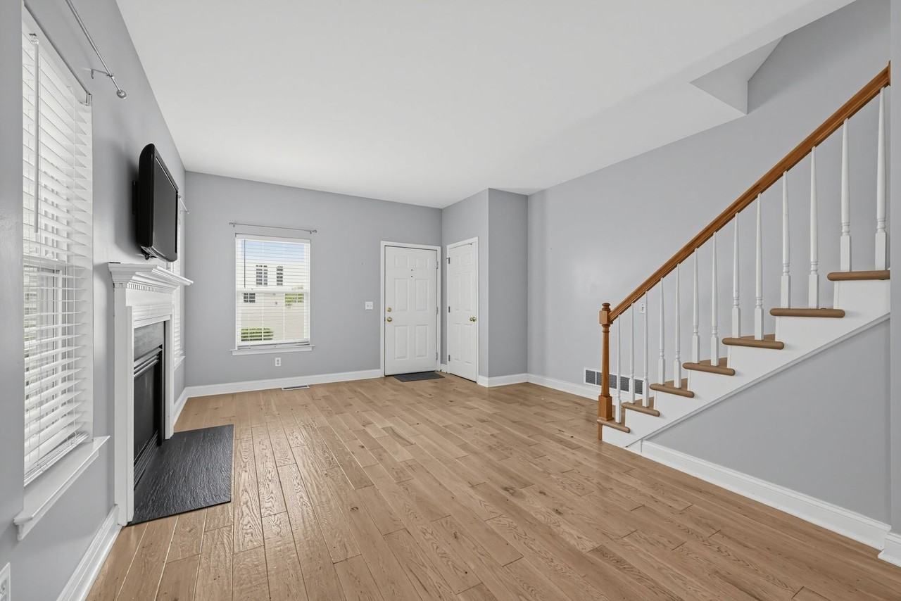 445 Spring Mill Ave - Photo 7 of 30