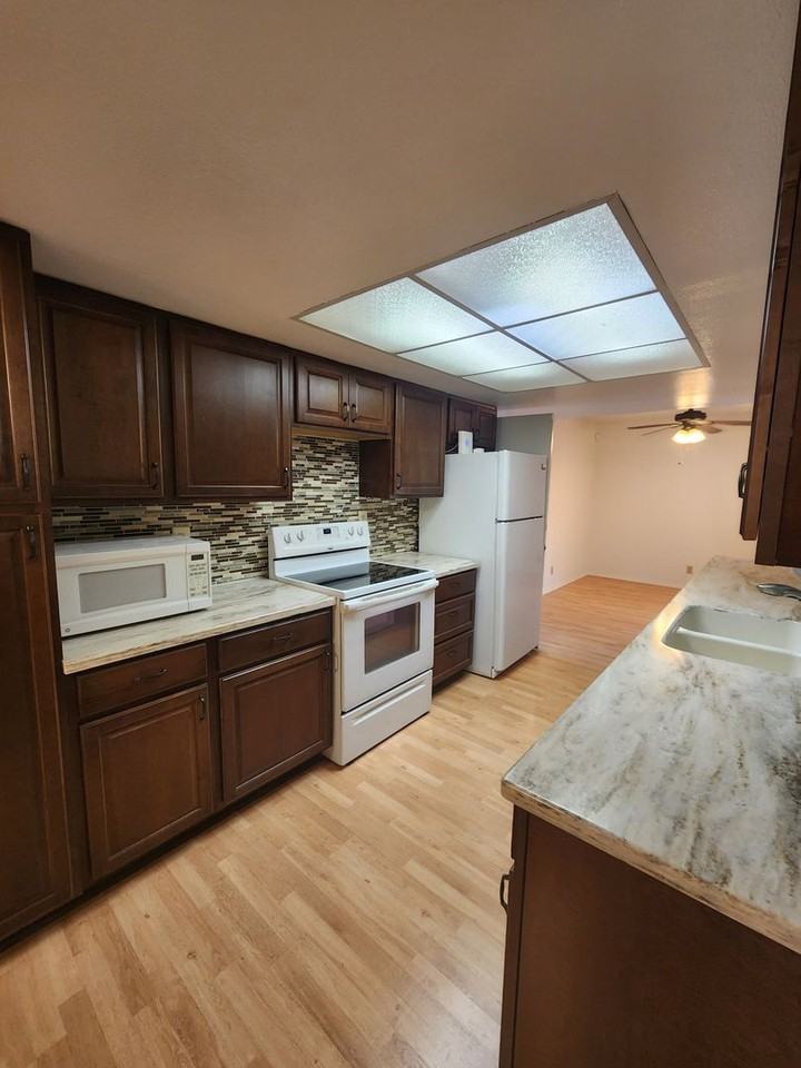 856 Mesa Dr - Photo 3 of 23