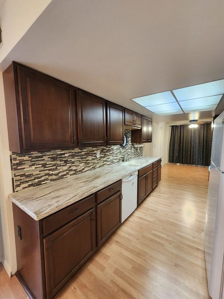 856 Mesa Dr - Photo 4 of 23