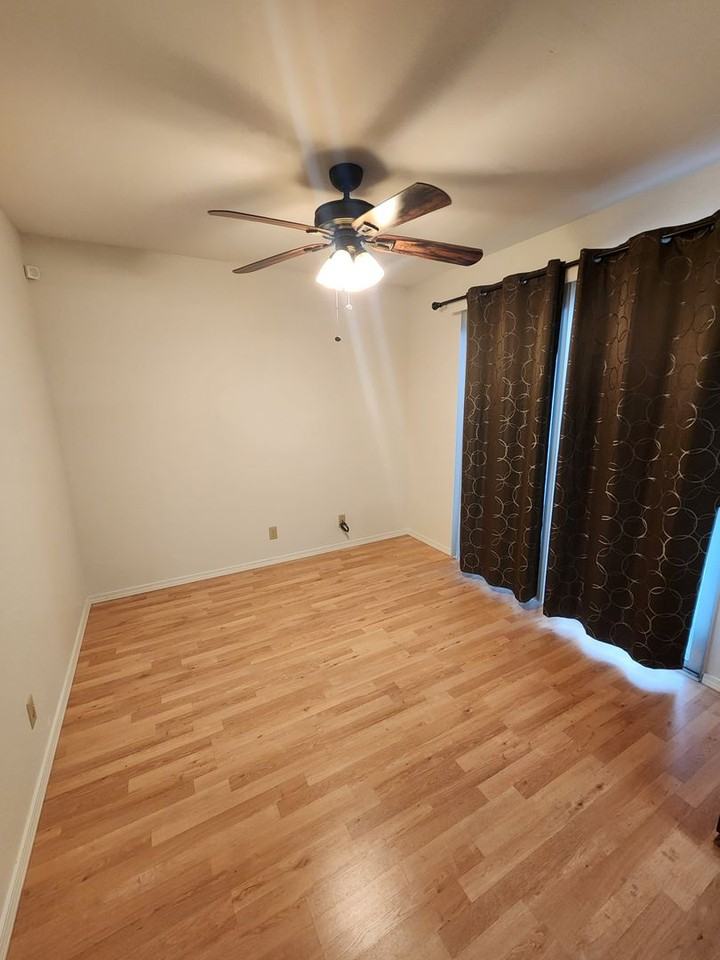 856 Mesa Dr - Photo 5 of 23