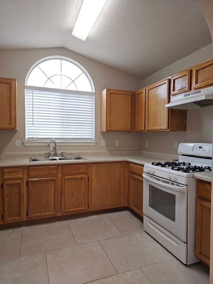 2300 Tierra Negra Dr - Photo 4 of 9