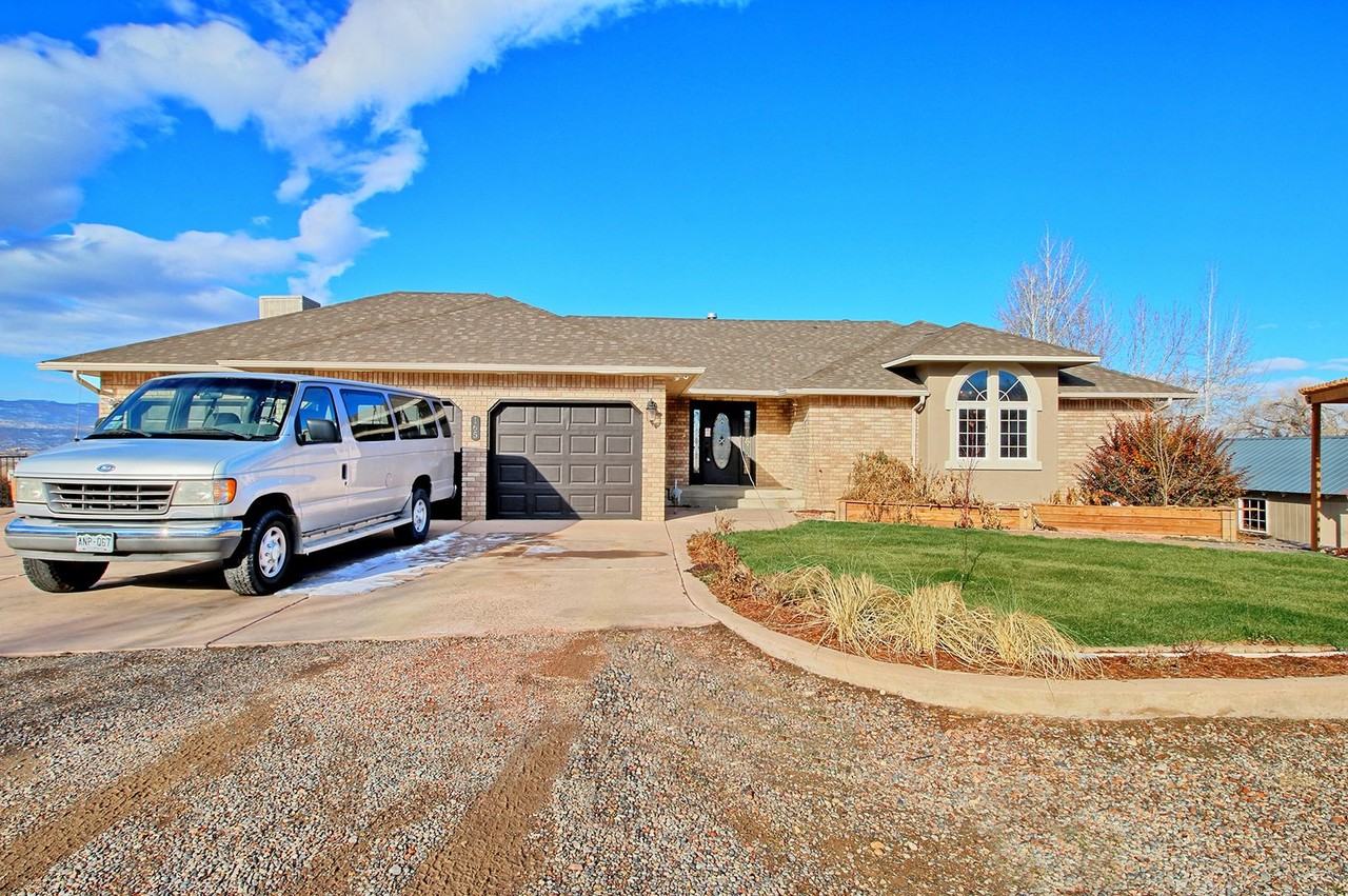 165 Dee Vee Dr - Photo 2 of 50
