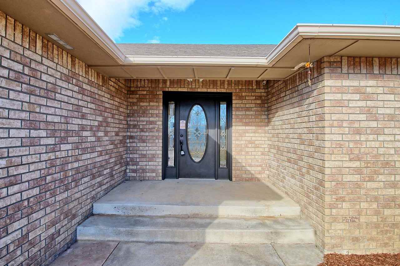 165 Dee Vee Dr - Photo 4 of 50