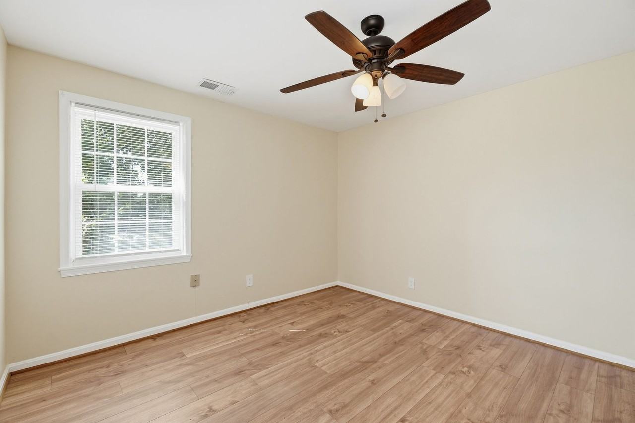 3923 Pennsylvania Ave Se - Photo 4 of 25