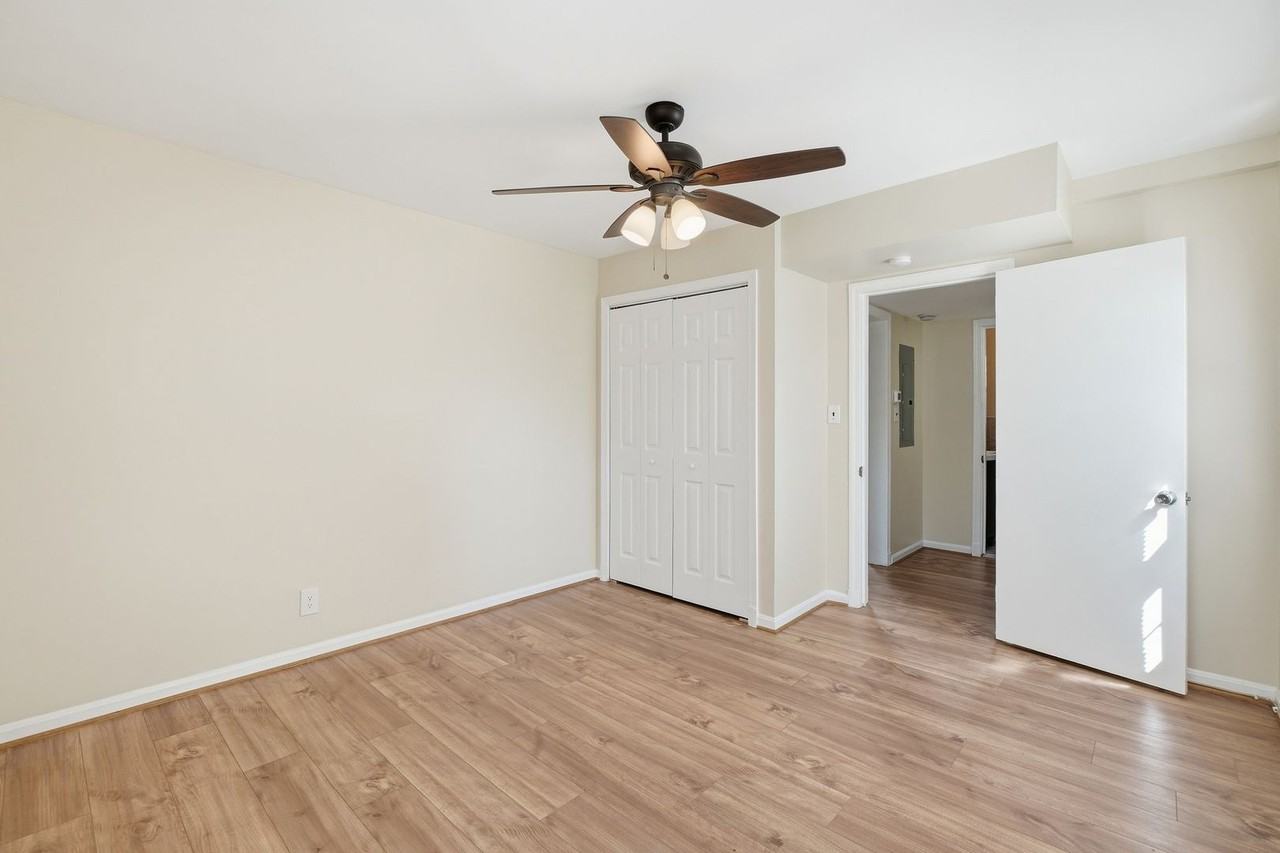 3923 Pennsylvania Ave Se - Photo 5 of 25