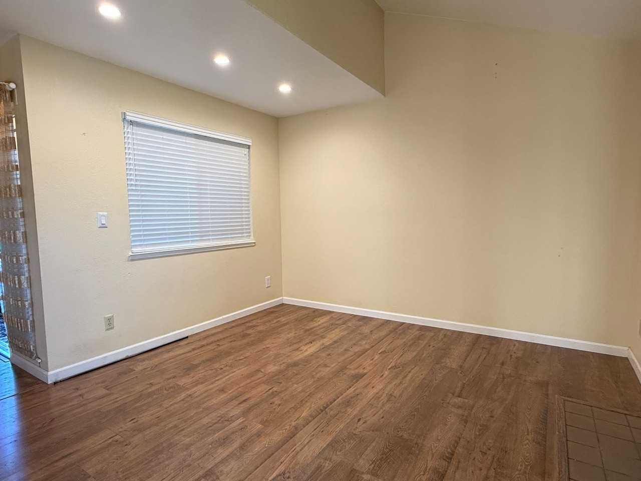3934 Scamman Ct - Photo 4 of 23