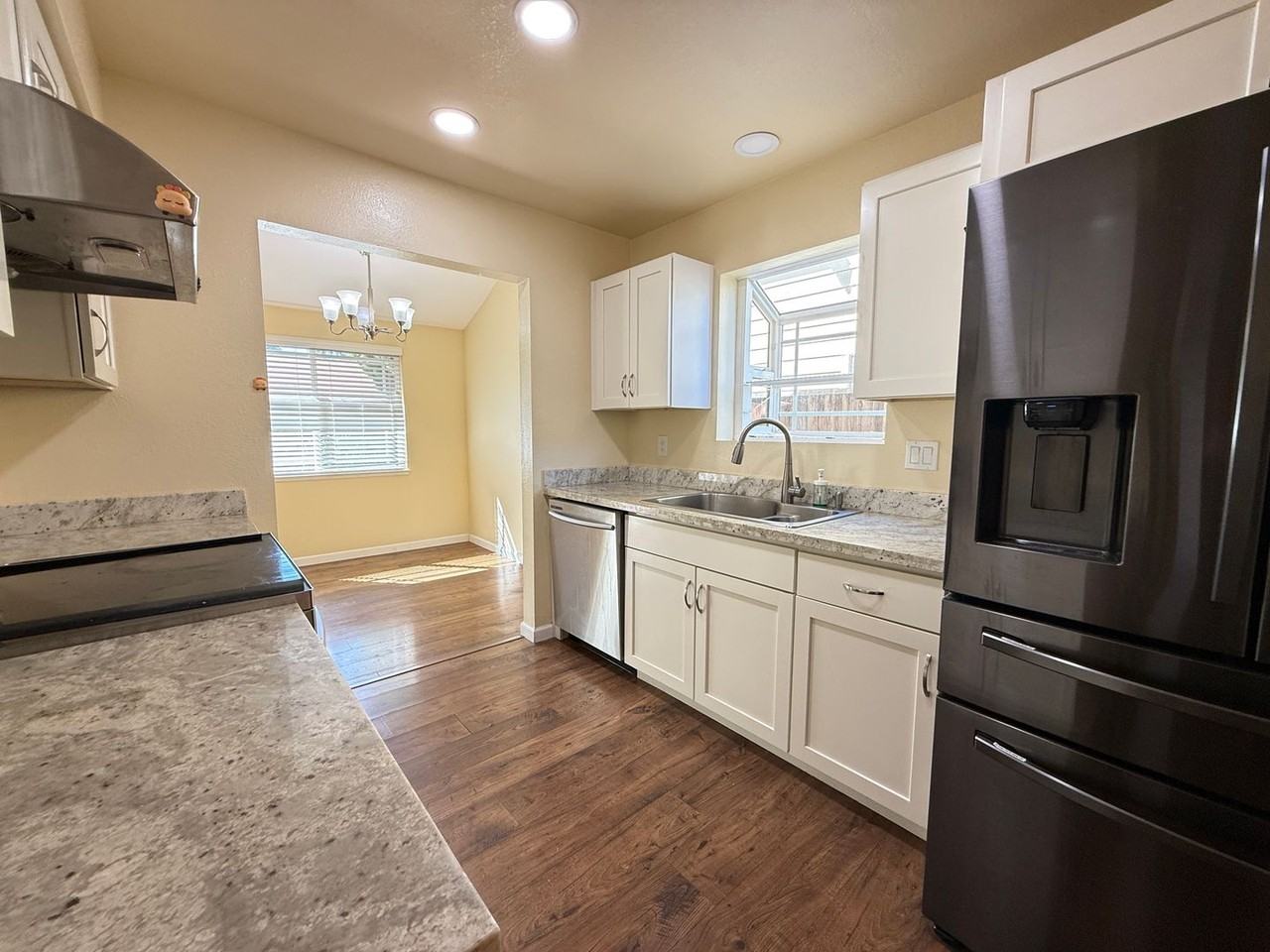 3934 Scamman Ct - Photo 6 of 23