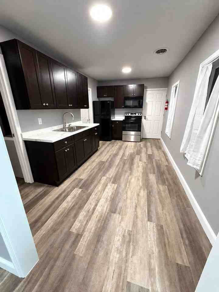 102 W 8th Ave - Photo 6 of 11