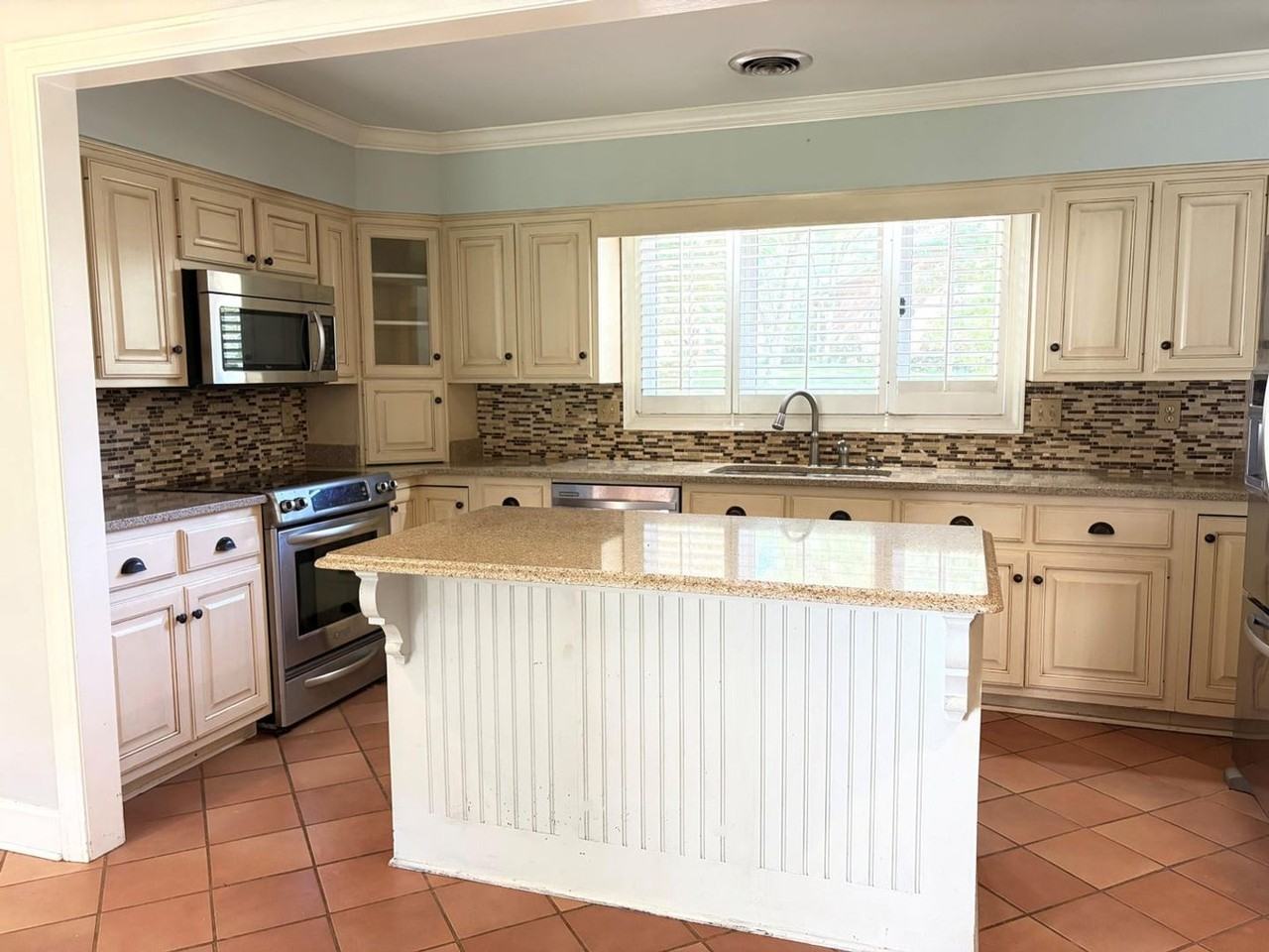 1014 Fawn Dr - Photo 5 of 21
