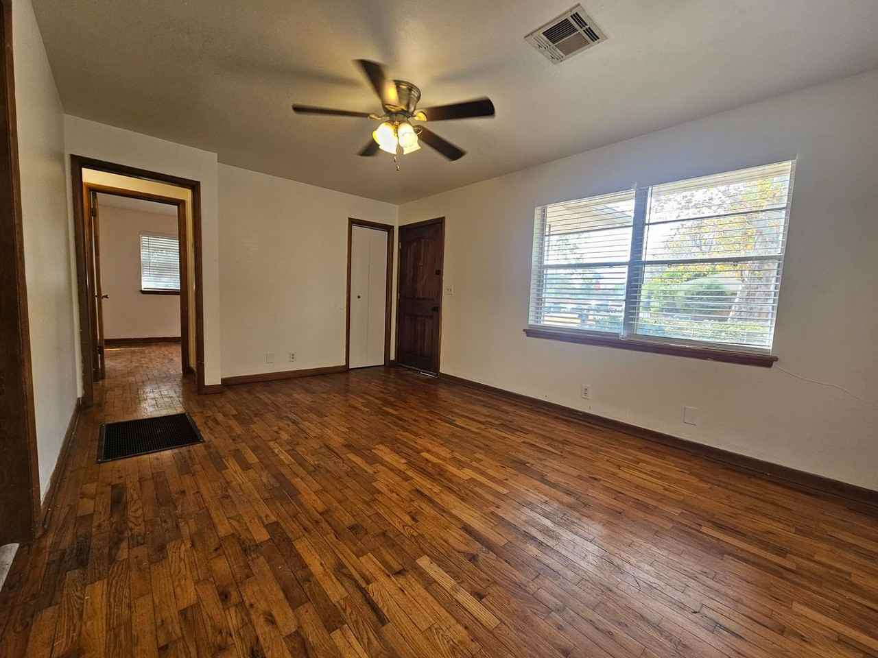 1415 Mckinley Ave - Photo 3 of 17
