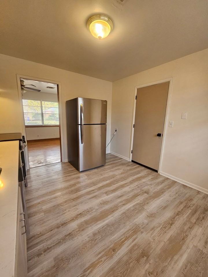1415 Mckinley Ave - Photo 6 of 17