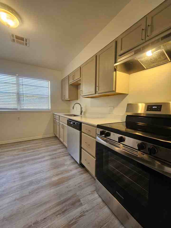 1415 Mckinley Ave - Photo 7 of 17