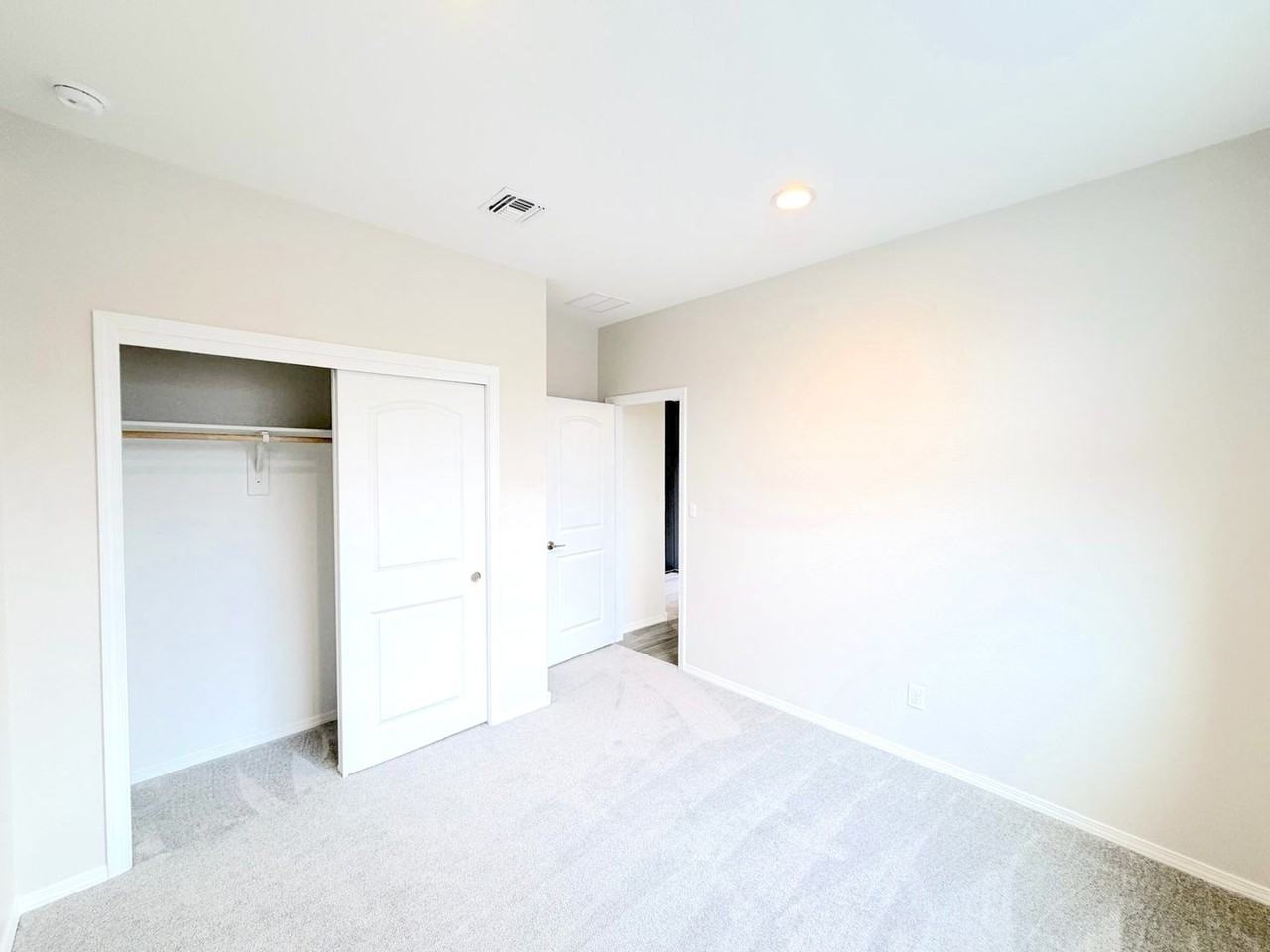 3000 Donita Ln Ne - Photo 6 of 41