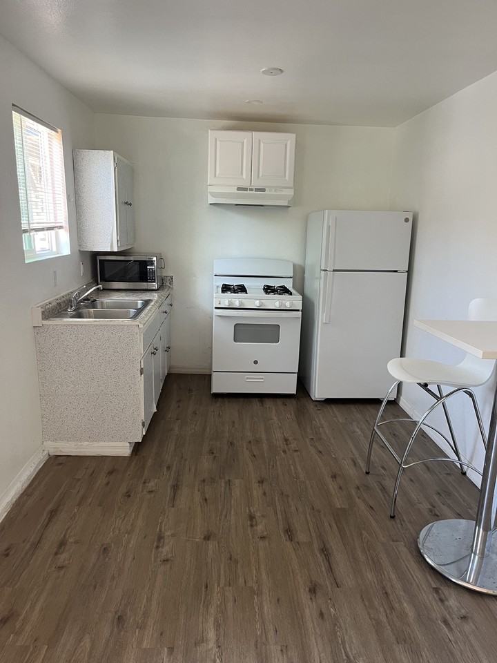 4752 1/2 W 170th St #NA - Photo 4 of 12
